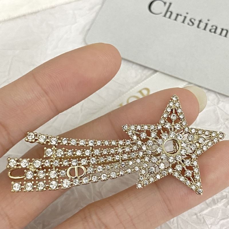 chr1st1an D10r brooches